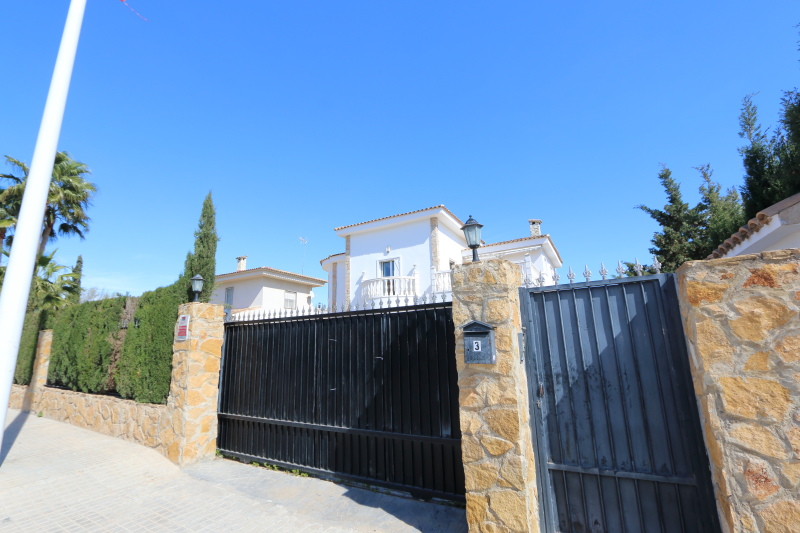 Valverde Villa For Sale in Alicante Costa Blanca