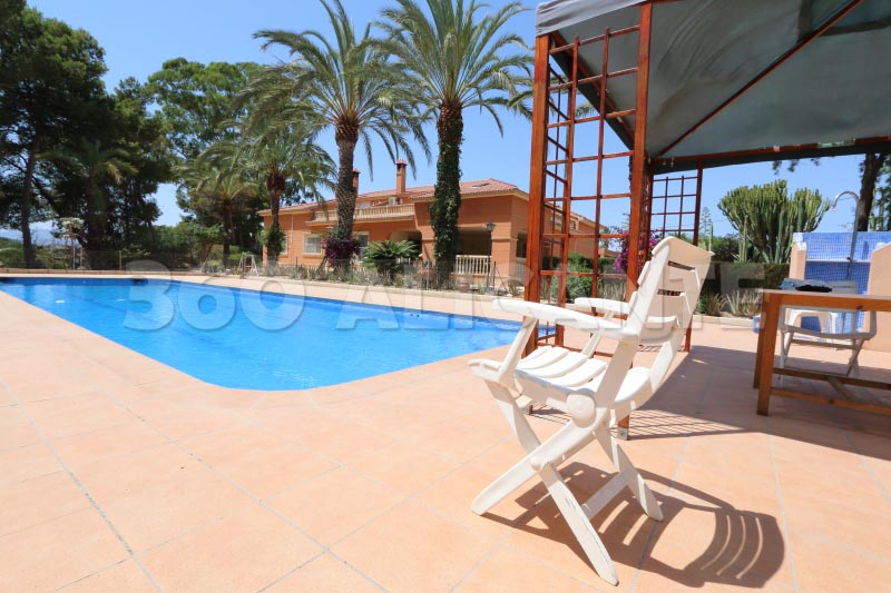 Elche Villa For Sale with pool and Guest House